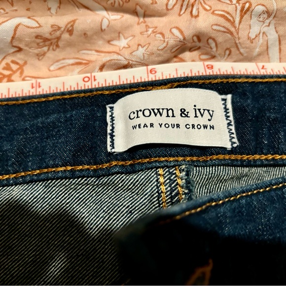 Crown and Ivy NWT women’s jeans size 16W - Picture 3 of 8